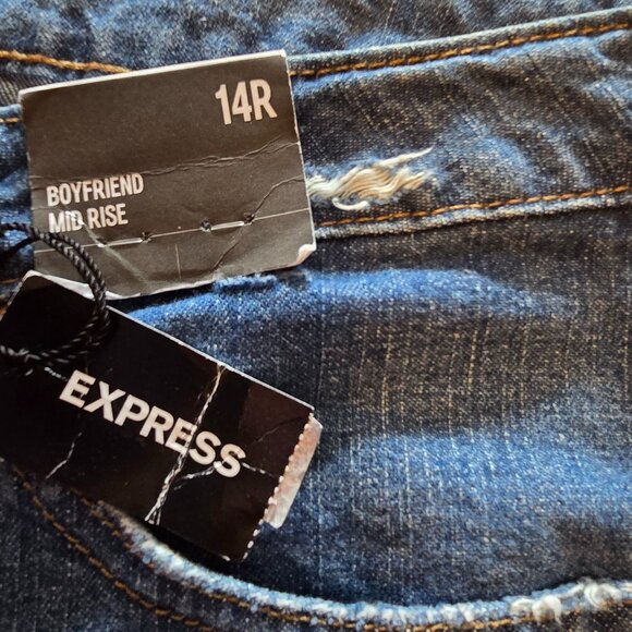 New with Tags Express Distressed Jeans Size 14 Regular Cut Hemm Mid RIse - Picture 5 of 10